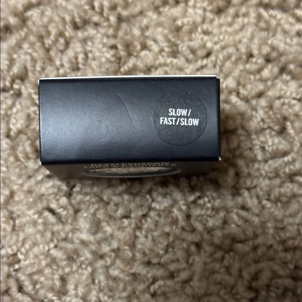 MAC Cosmetics Dazzleshadow in Slow/Fast/Slow - Picture 2 of 4